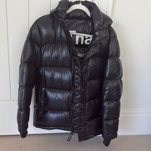 Aritzia Super Puff Jacket - Black (M) NEVER WORN
